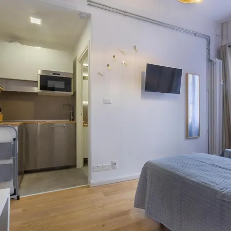 Guesthost - Bo16 2 Min Walk From Porta San Donato! *