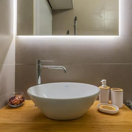 Guesthost - Bo16 2 Min Walk From Porta San Donato! Διαμέρισμα