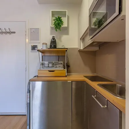 Guesthost - Bo16 2 Min Walk From Porta San Donato! Boloňa